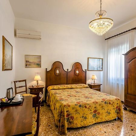 Bed and Breakfast Casa Rezzonico Венеция Экстерьер фото