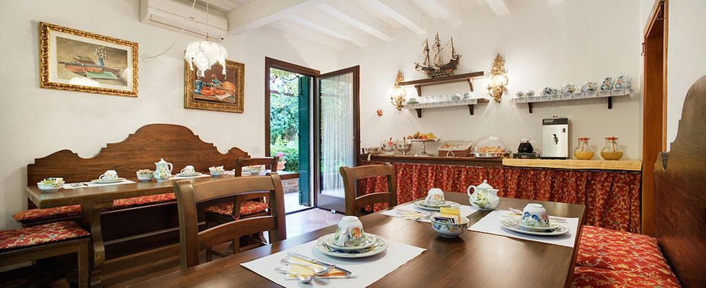 Bed and Breakfast Casa Rezzonico Венеция Экстерьер фото